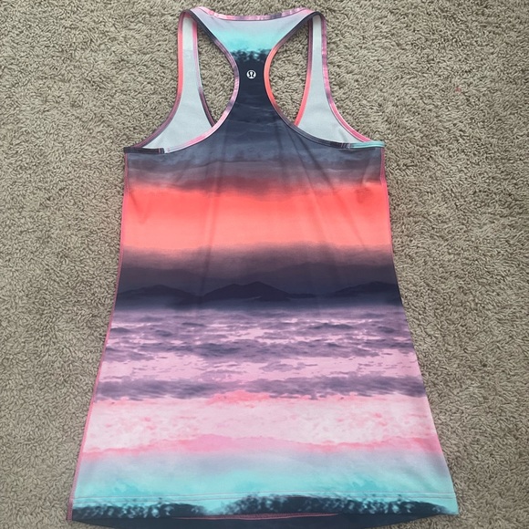 Lululemon Beach Scape CRB 8 - Picture 3 of 6